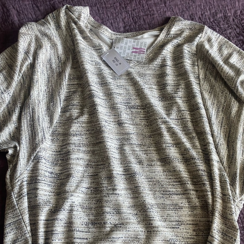 New with tags lularoe Renee top